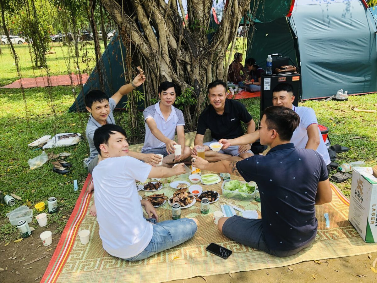 Trải nghiệm camping cực chill tại Đồng Mô của HTS Việt Nam