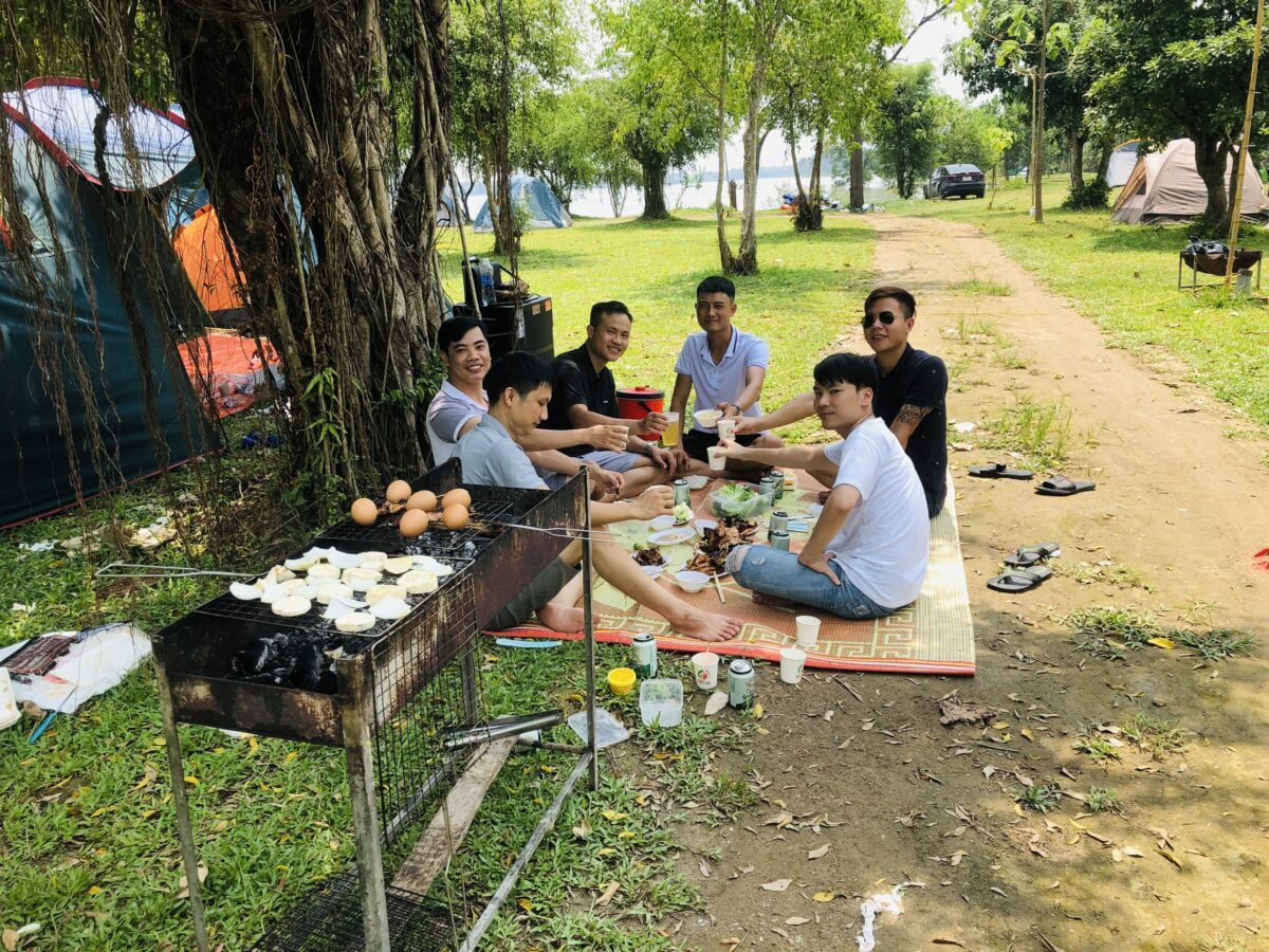 Trải nghiệm camping cực chill tại Đồng Mô của HTS Việt Nam