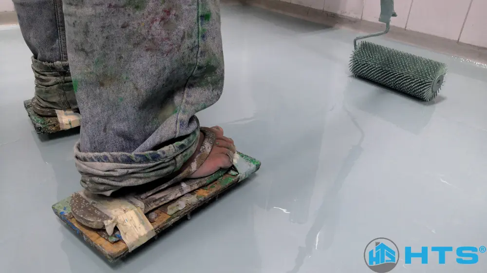 Quy trình thi công sơn epoxy tự san đạt chuẩn giúp sàn phẳng mịn, bền chắc, chống mài mòn và nâng cao tuổi thọ công trình
