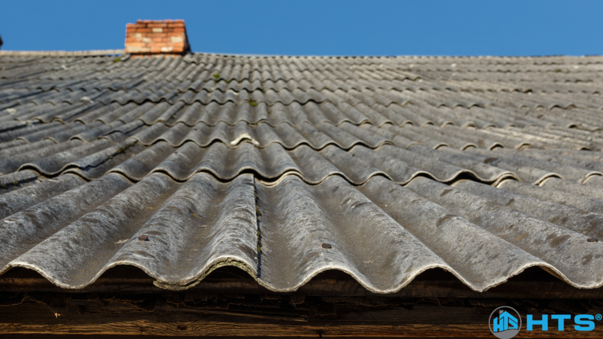 Hình ảnh minh họa quá trình kiểm tra và phân tích nguyên nhân dột mái tôn xi măng do nứt, rỉ sét và lão hóa vật liệu