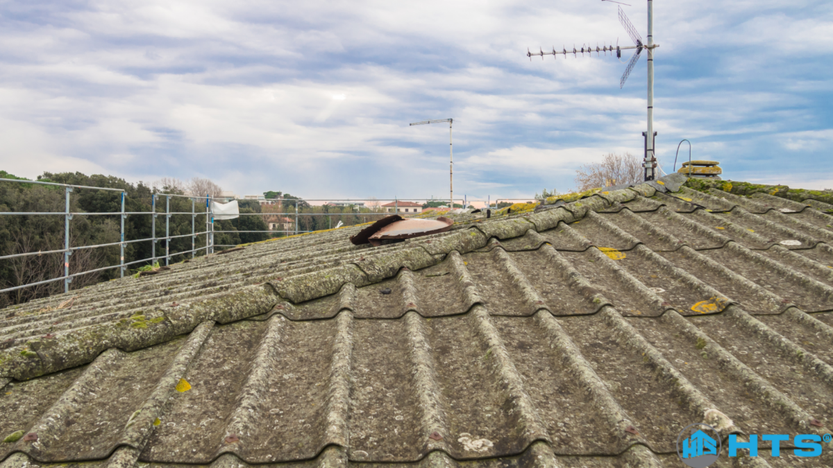 Thi công sơn và phủ vật liệu chống dột mái tôn xi măng bằng công nghệ hiện đại giúp ngăn thấm nước và kéo dài tuổi thọ mái