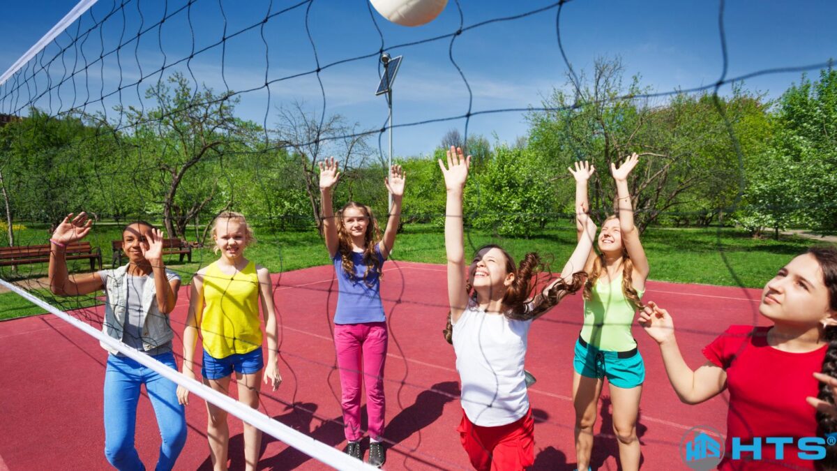 Hình ảnh thi công sân bóng chuyền chuyên nghiệp bởi HTSpaint – đơn vị uy tín