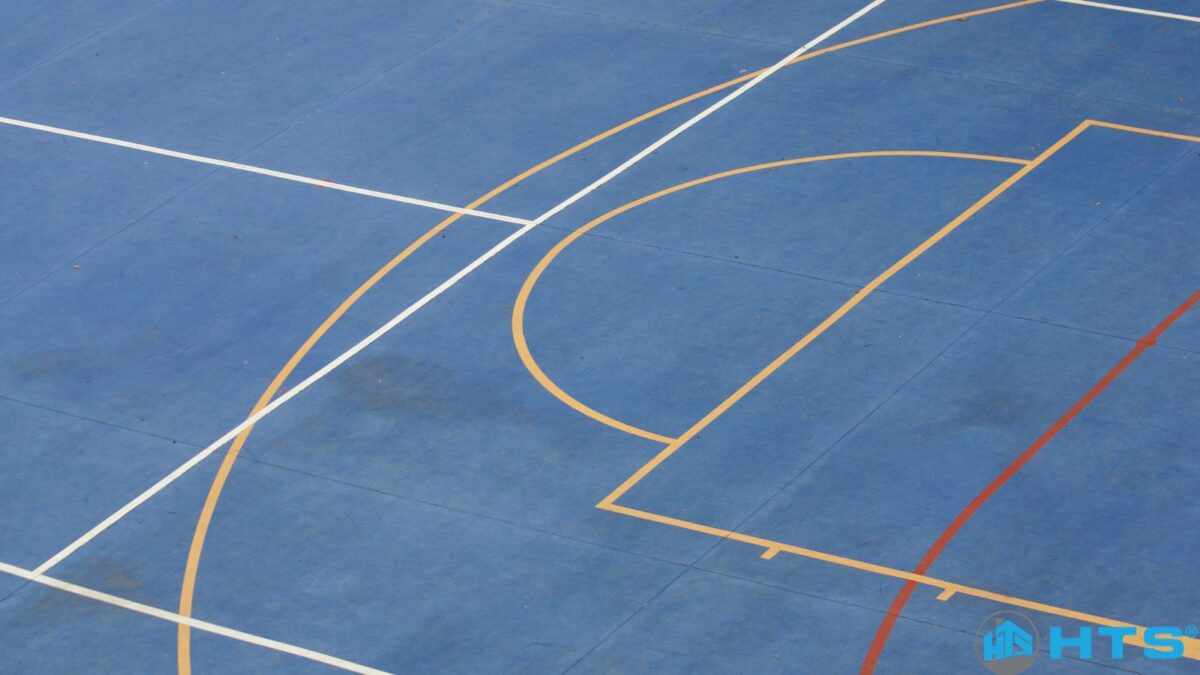 Hướng dẫn thi công sơn sân đa năng: chuẩn bị bề mặt, sơn lót, sơn phủ và hoàn thiện để đảm bảo độ bền, tính thẩm mỹ và khả năng chịu lực tốt