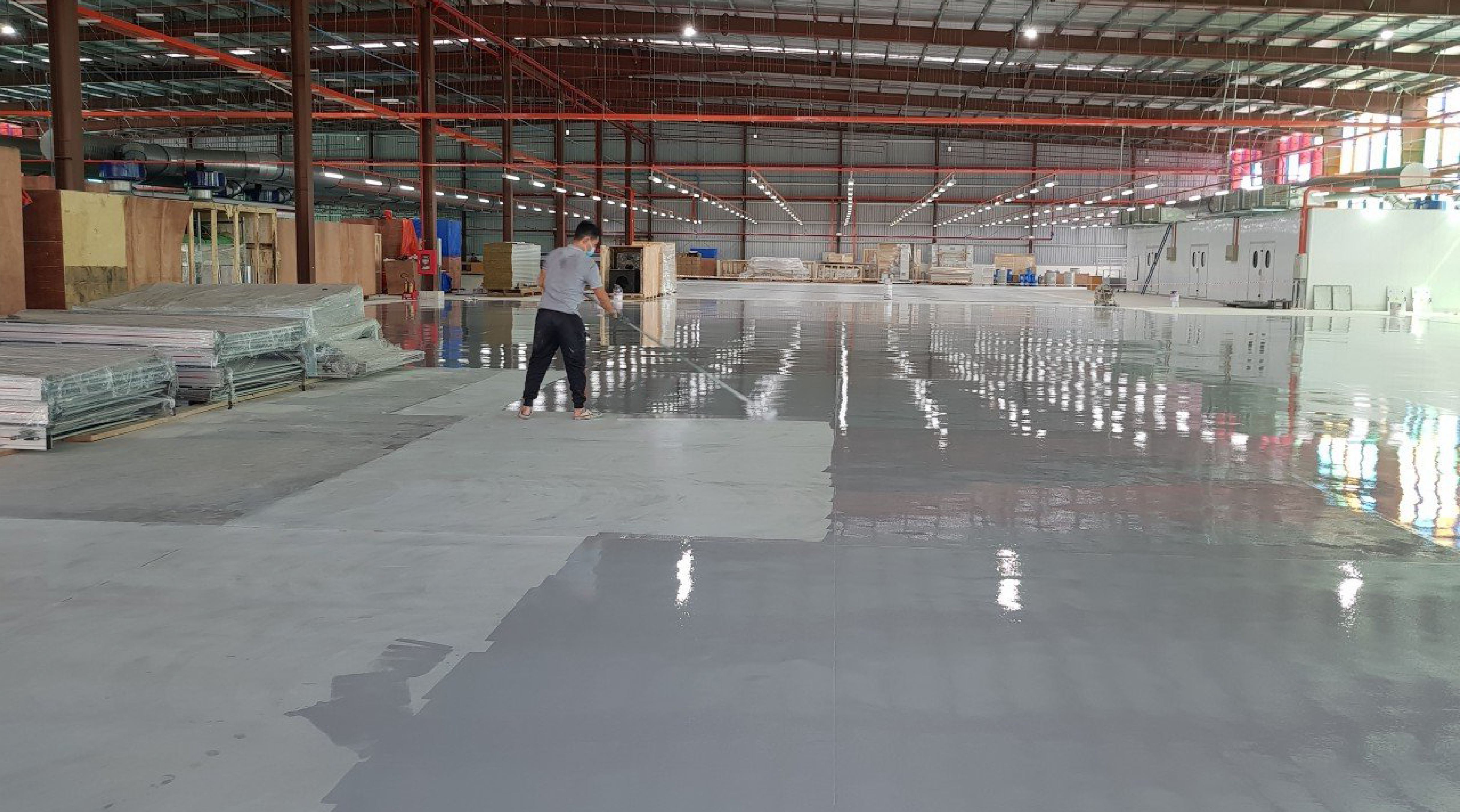 Hình ảnh thực tế sàn bê tông sử dụng HTS®RE-2107, mang lại độ bóng đẹp, chống bám bụi và tăng độ bền cho bề mặt