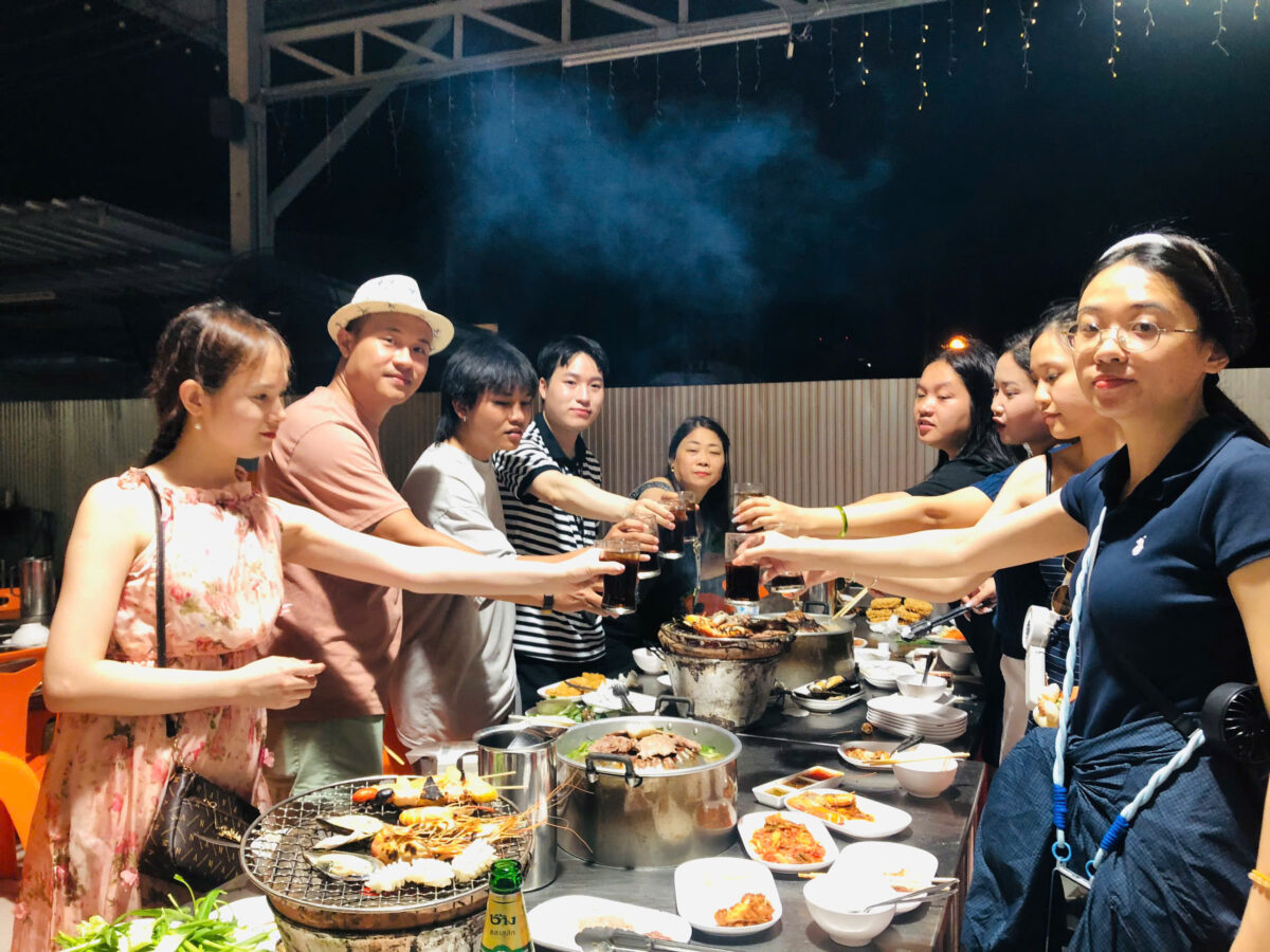 Đêm BBQ nướng ngon, team HTS Việt Nam vui hết cỡ trong chuyến du lịch Thái Lan 5 ngày 4 đêm