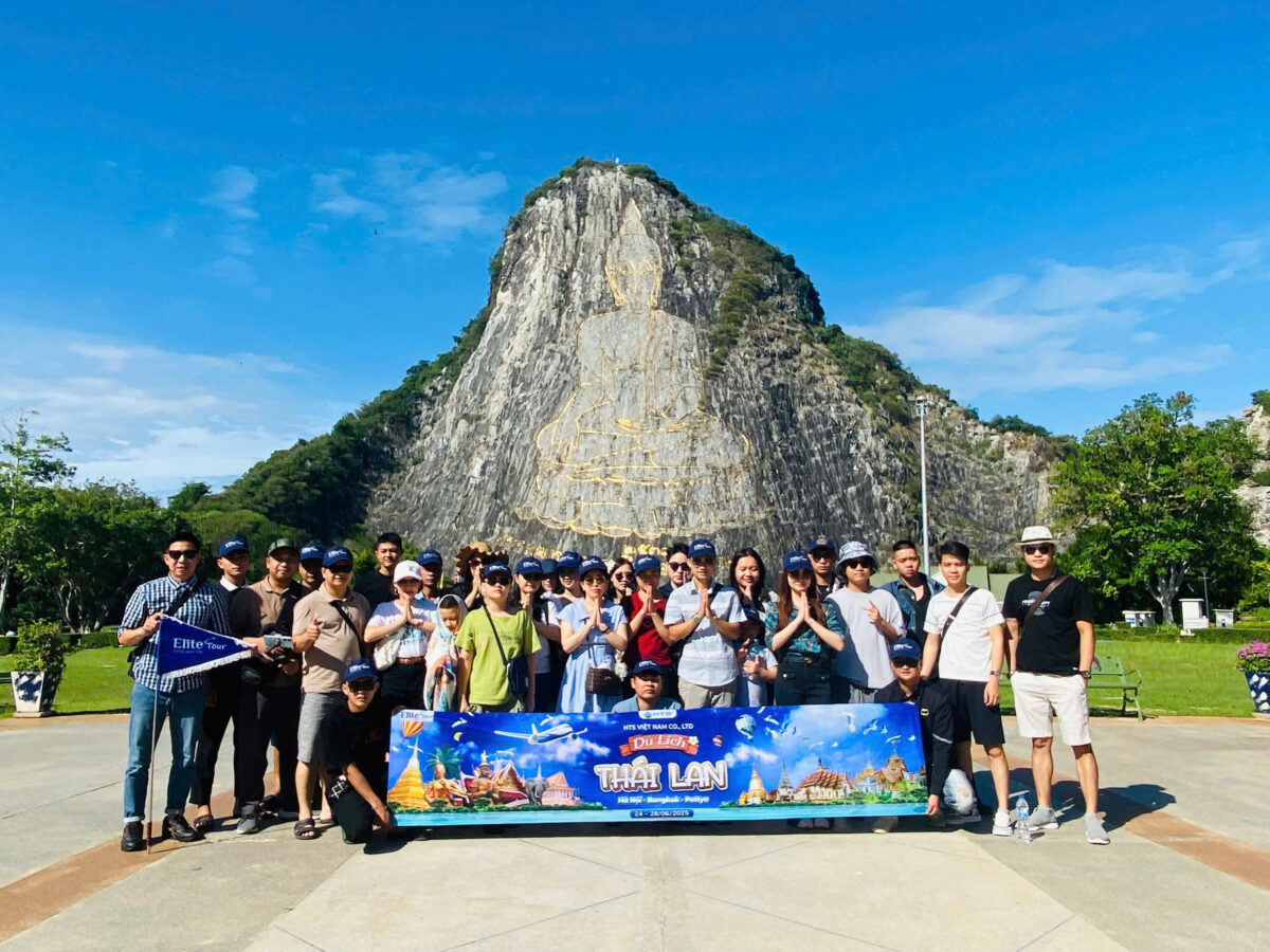 HTS Việt Nam check-in tại Núi Phật Vàng Khao Chee Chan trong chuyến du lịch Thái Lan 5 ngày 4 đêm