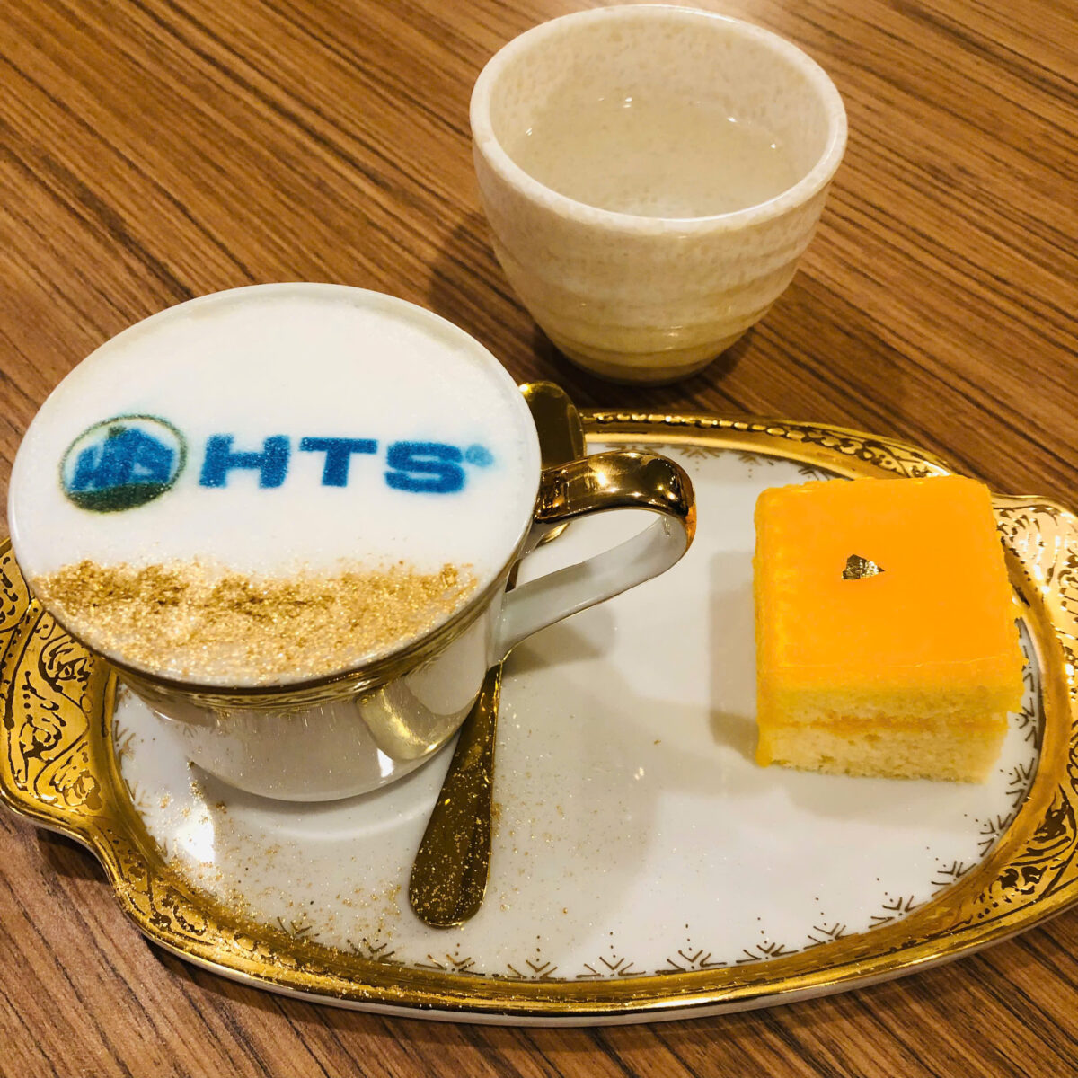 HTS Việt Nam vui nhộn check-in Cafe Phủ Vàng sang chảnh trong tour Thái Lan 5 ngày 4 đêm