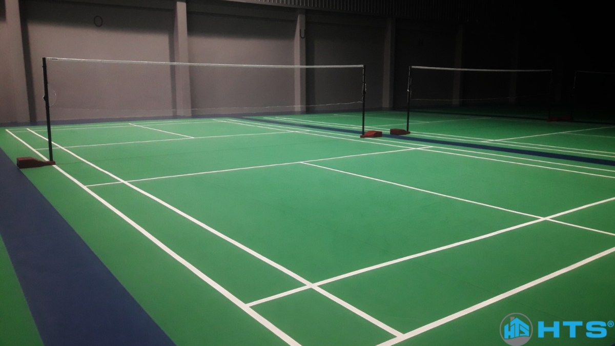 Toàn cảnh sân cầu lông Tao Đàn nằm trong khuôn viên công viên xanh mát, mang đến không gian luyện tập thể thao lý tưởng ngay trung tâm Quận 1