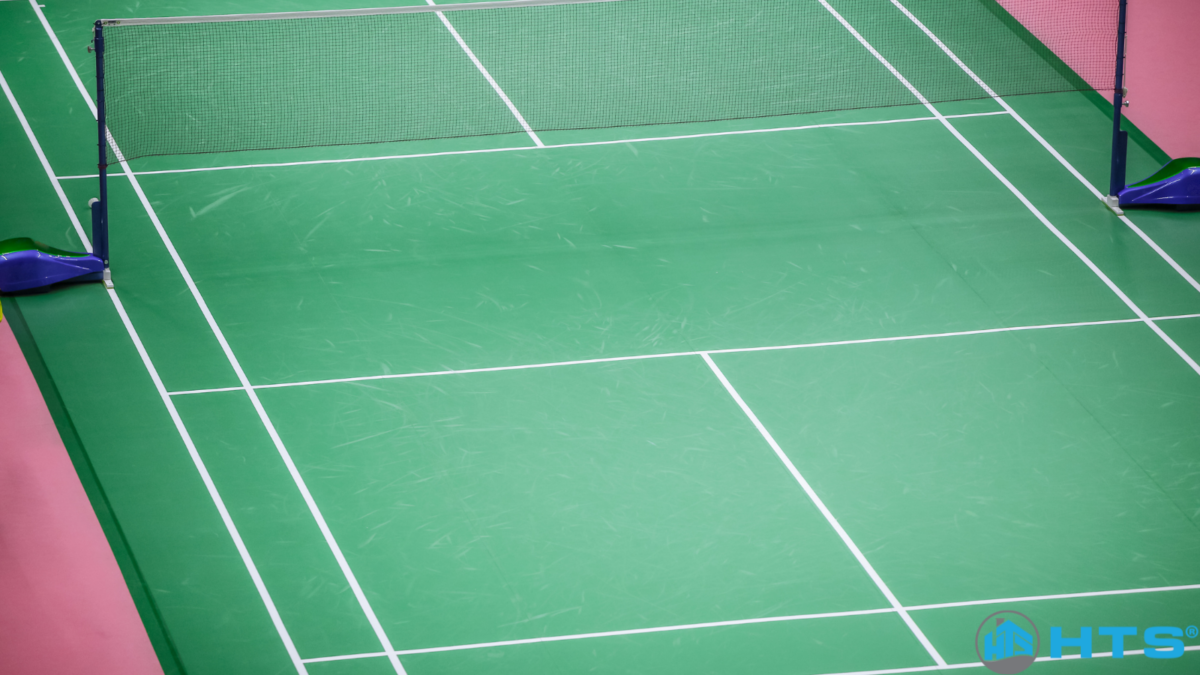 Sân cầu lông Gò Vấp có mái che, hệ thống chiếu sáng hiện đại, phù hợp luyện tập và thi đấu