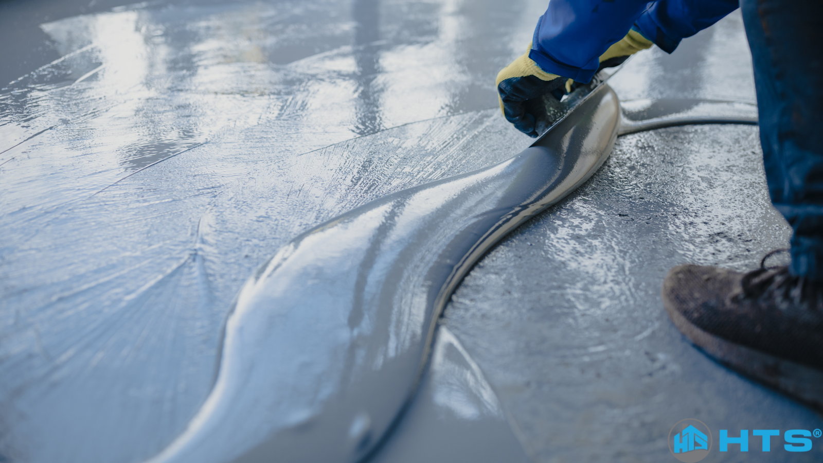 Vì sao nên chọn sơn sàn epoxy chịu tải trọng cao – Hình ảnh sàn epoxy bóng đẹp, chịu lực tốt trong nhà xưởng công nghiệp