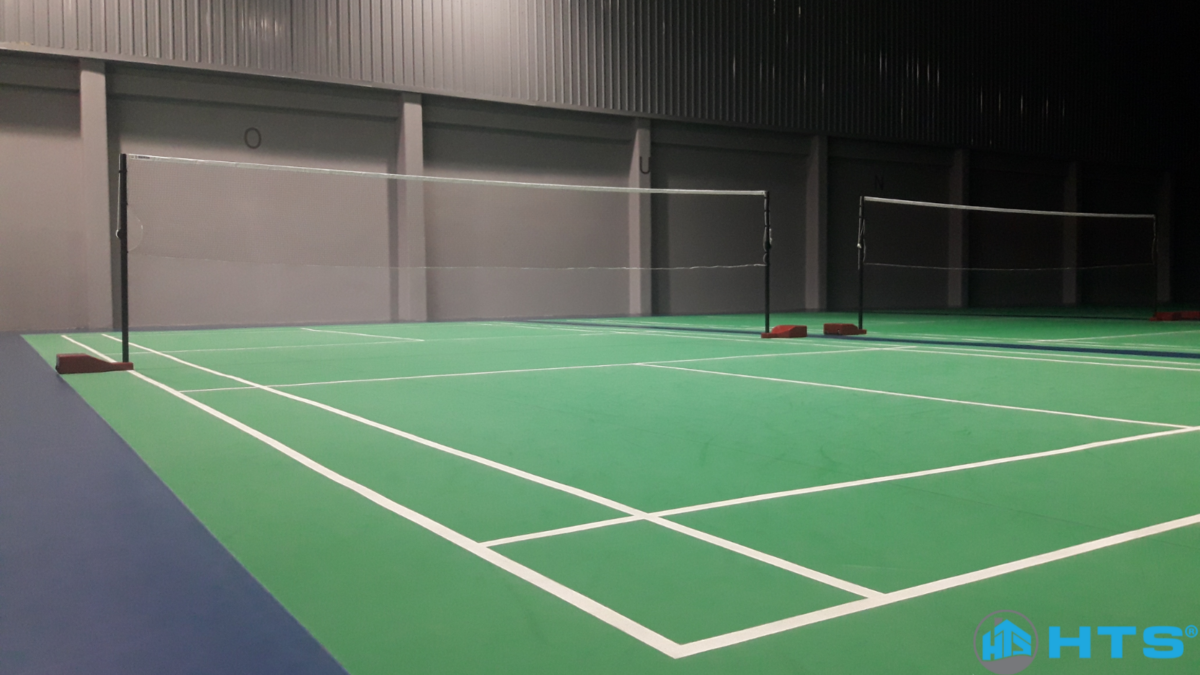 Dịch vụ thi công sân cầu lông HTSpaint với sơn thể thao chuyên dụng, độ bền cao và tiêu chuẩn chất lượng quốc tế