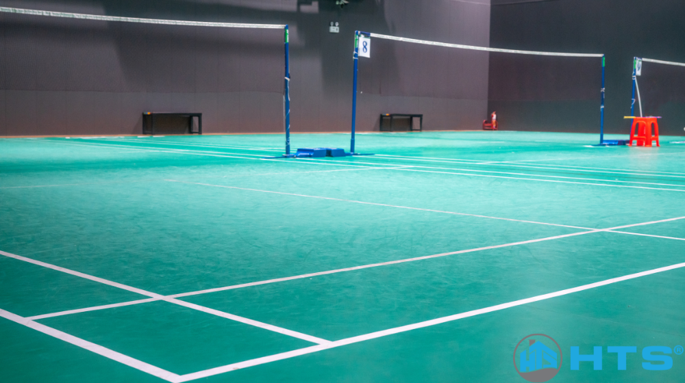 Hình ảnh Sân Cầu Lông T793 tại TP.HCM với mặt sân được sơn epoxy chất lượng, không gian rộng rãi và hệ thống chiếu sáng đạt chuẩn thi đấu