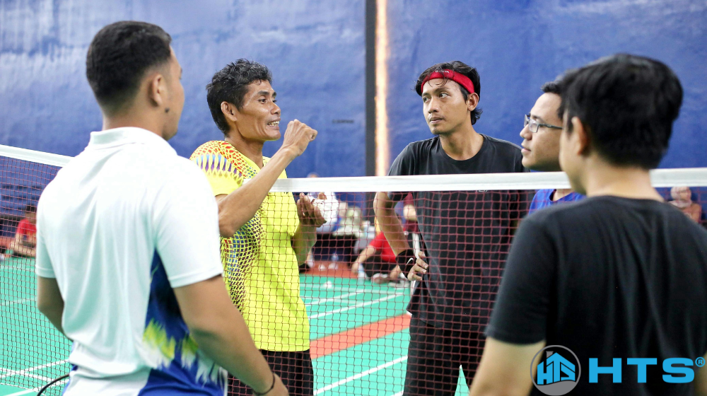 Hình ảnh bảng giá thuê sân cầu lông ở khu vực Cầu Giấy