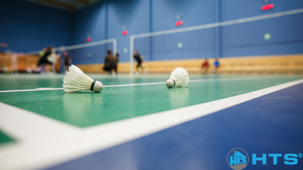 Sân cầu lông Hà Đông có mặt sân chất lượng, trần cao, ánh sáng đạt chuẩn thi đấu