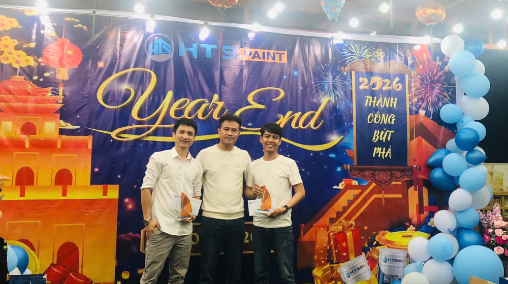 Ban Lãnh đạo vinh danh nhân viên đoạt Giải thưởng cống hiến vàng năm 2025